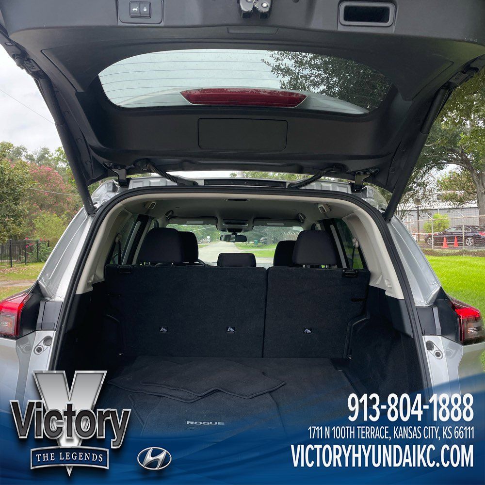 Used 2024 Nissan Rogue SV AWD/4WD image 8