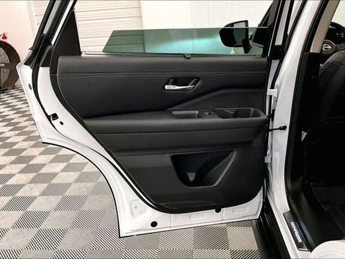 New 2025 Nissan Pathfinder Platinum w/ Lighting Package (N93) image 32