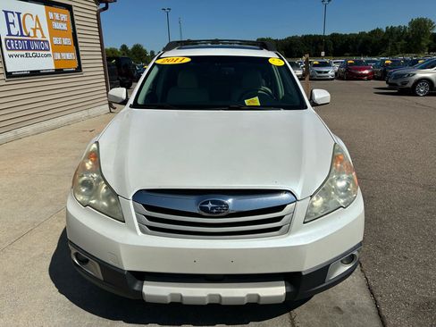 Used 2011 Subaru Outback 2.5i Limited AWD/4WD image 2