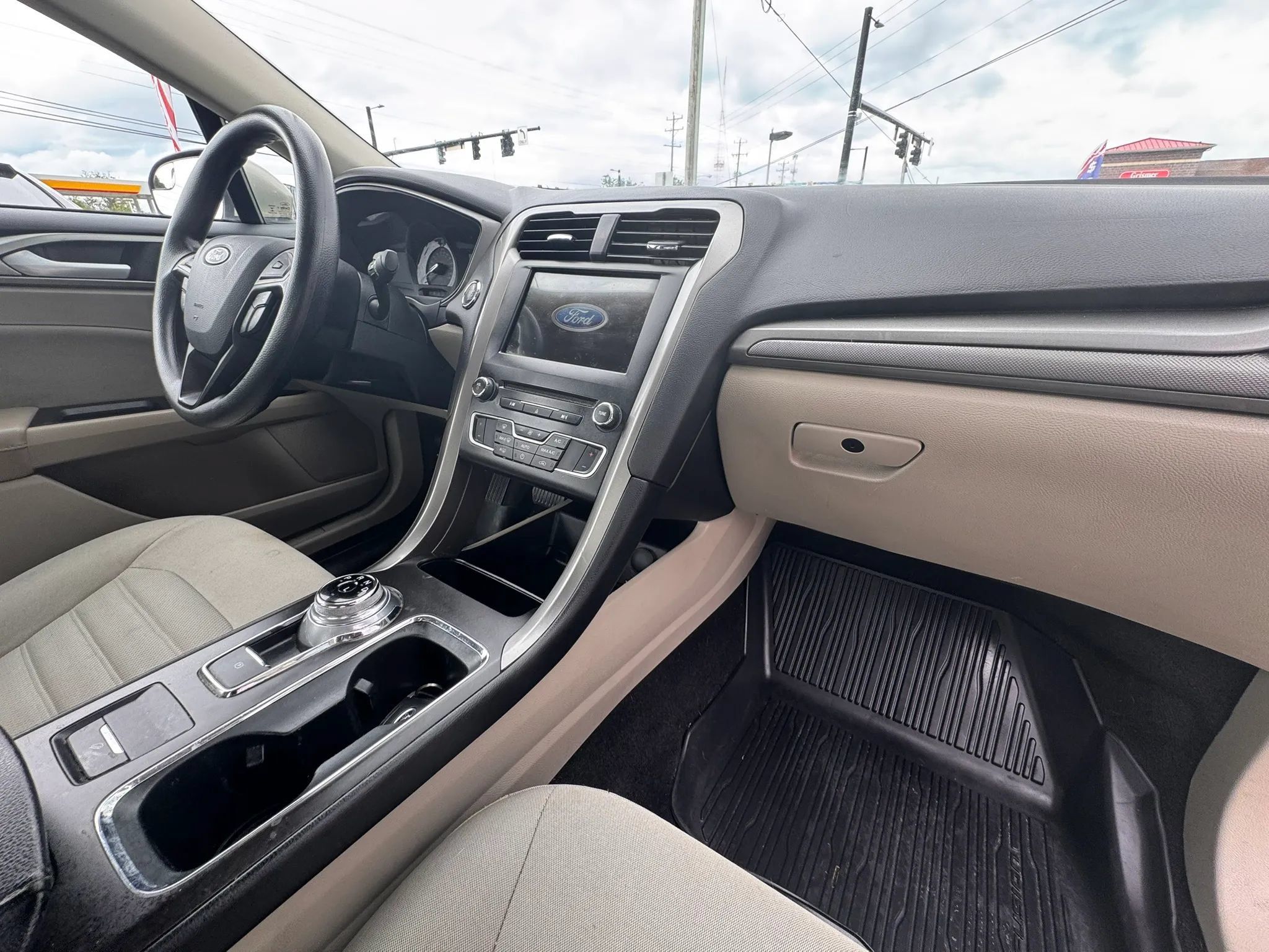 Used 2018 Ford Fusion SE w/ Fusion SE Technology Package FWD image 24