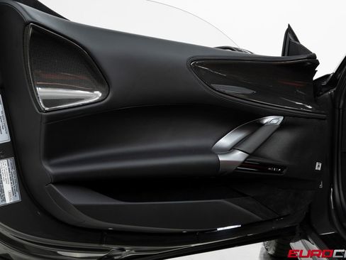 Used 2024 Ferrari SF90 Spider image 33