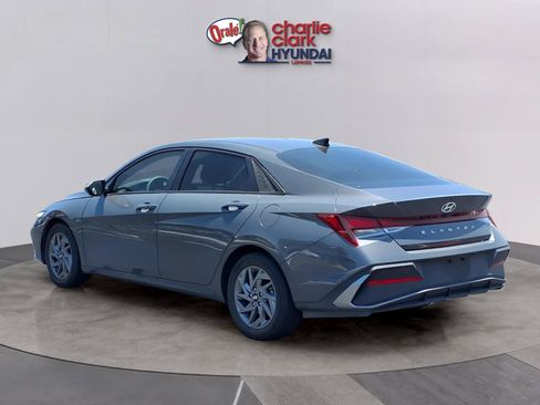 Certified 2024 Hyundai Elantra SEL FWD image 3