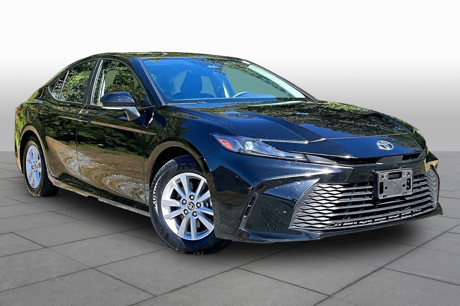 Used 2025 Toyota Camry LE FWD image 3
