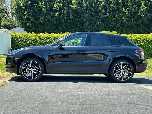 Certified 2025 Porsche Macan AWD/4WD image 2