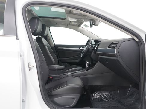 Used 2023 Volkswagen Jetta SE w/ Panoramic Sunroof Package image 10