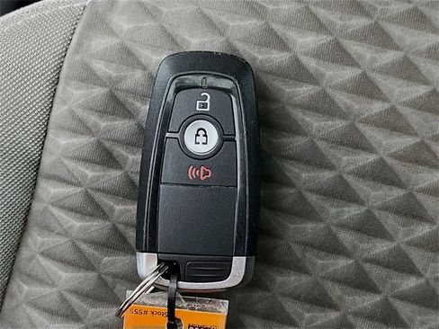 Used 2020 Ford Escape SE image 29