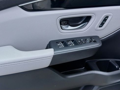 Used 2025 Honda Pilot Touring image 14