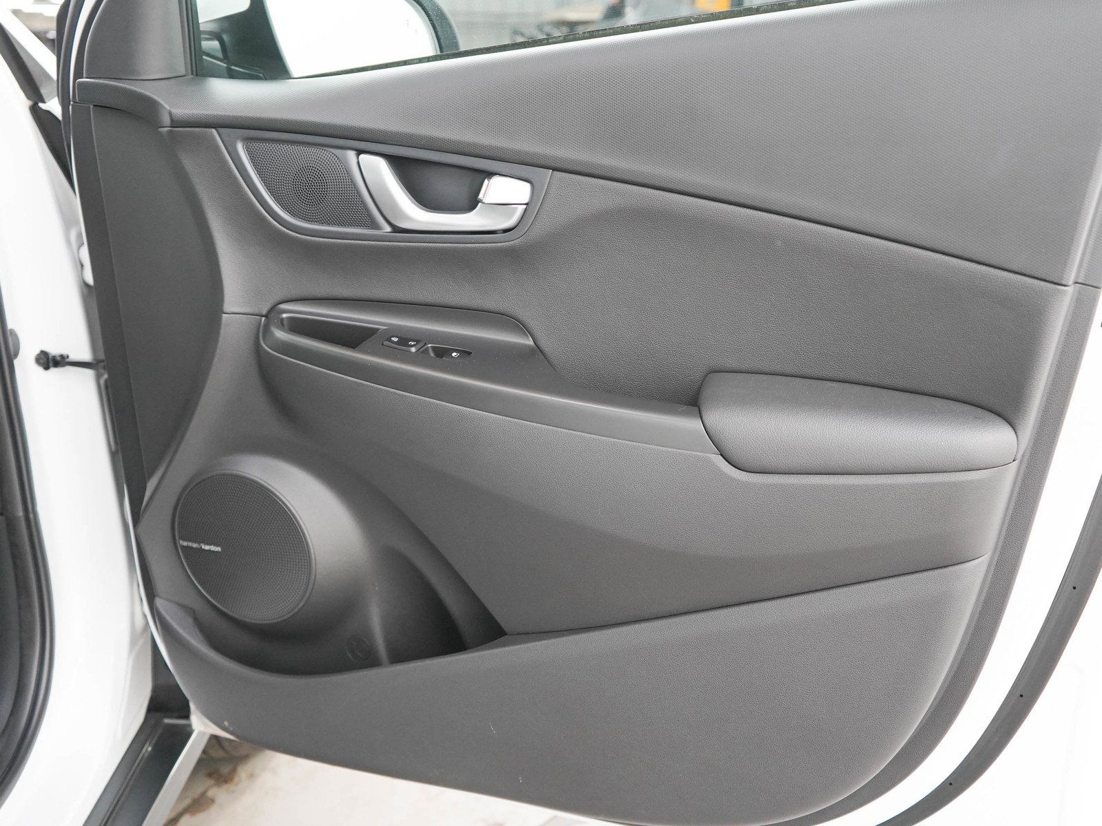 Certified 2023 Hyundai Kona Limited w/ Cargo Package FWD image 9