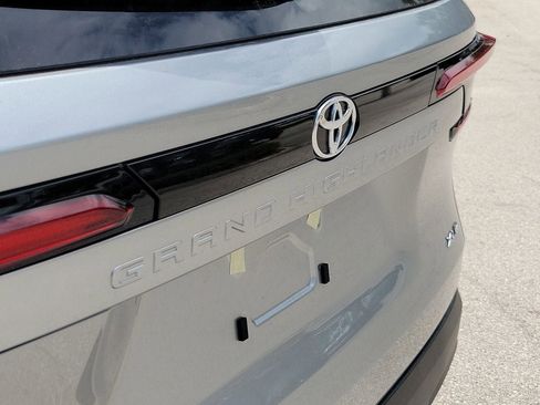 New 2026 Toyota Grand Highlander XLE FWD image 6