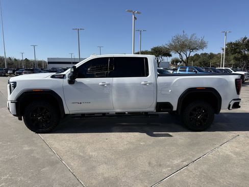 Used 2024 GMC Sierra 2500 AT4 image 7