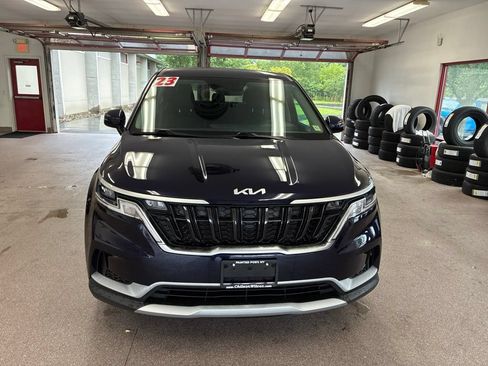 Used 2023 Kia Carnival LX FWD image 2