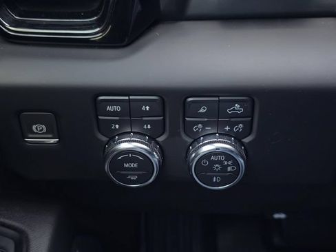 Used 2024 GMC Sierra 1500 AT4 w/ Technology Package AWD/4WD image 22