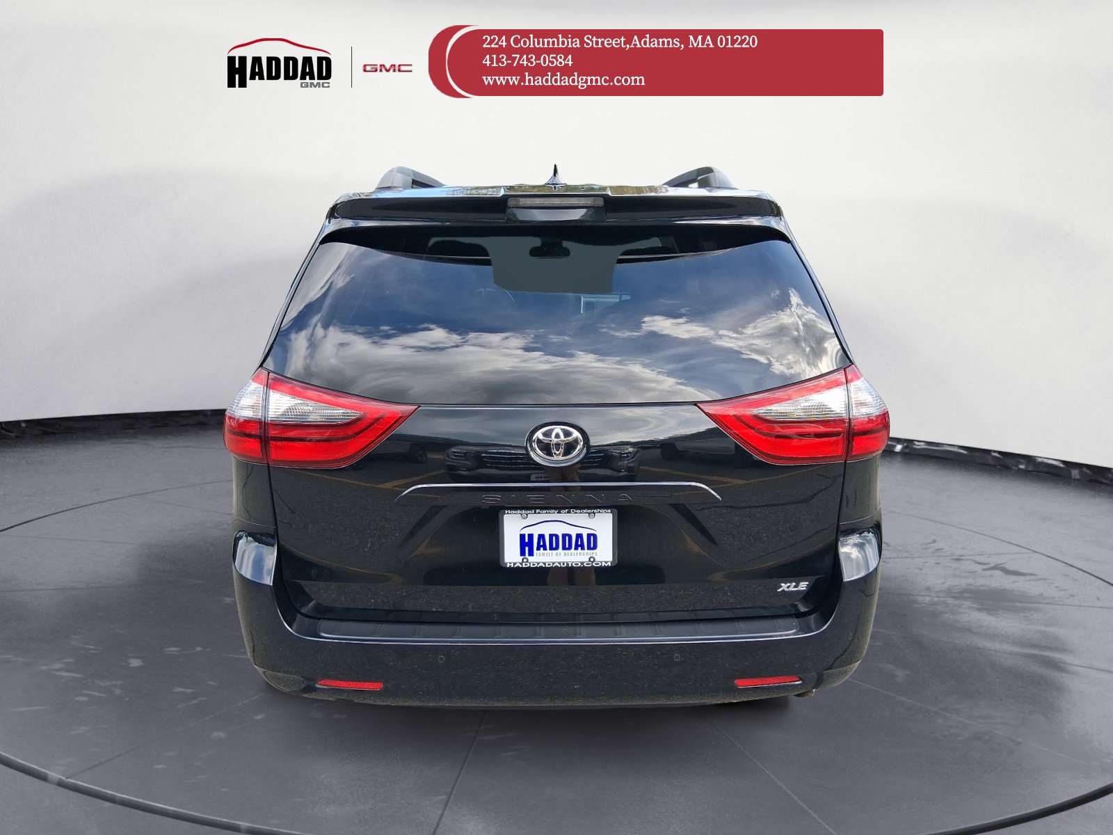Used 2020 Toyota Sienna XLE w/ XLE Navigation Package FWD image 4