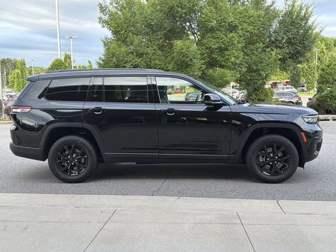 Used 2024 Jeep Grand Cherokee L Laredo AWD/4WD image 2