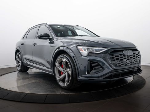 Certified 2024 Audi SQ8 e-tron Premium Plus w/ Black Optic Package AWD/4WD image 2