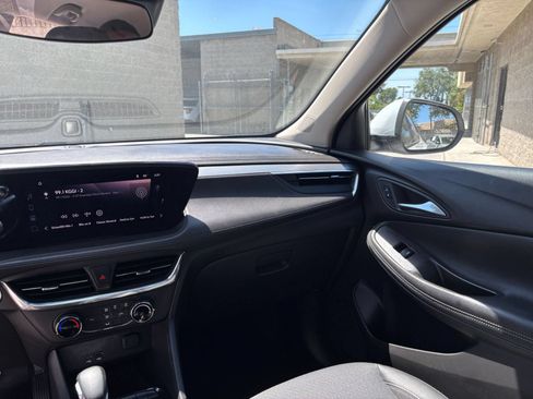Used 2025 Buick Encore GX Preferred FWD image 34