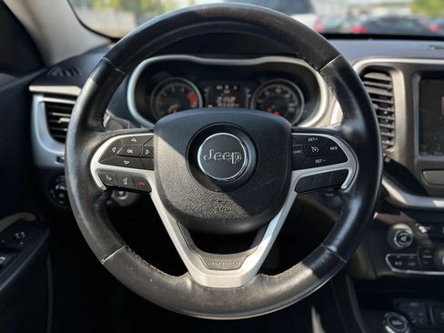 Used 2016 Jeep Cherokee Latitude w/ Comfort/Convenience Group AWD/4WD image 25