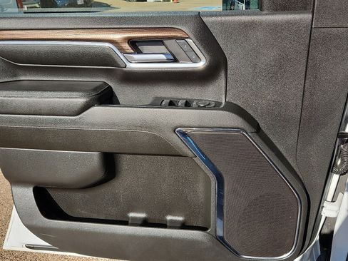 Used 2024 Chevrolet Silverado 2500 LT image 16