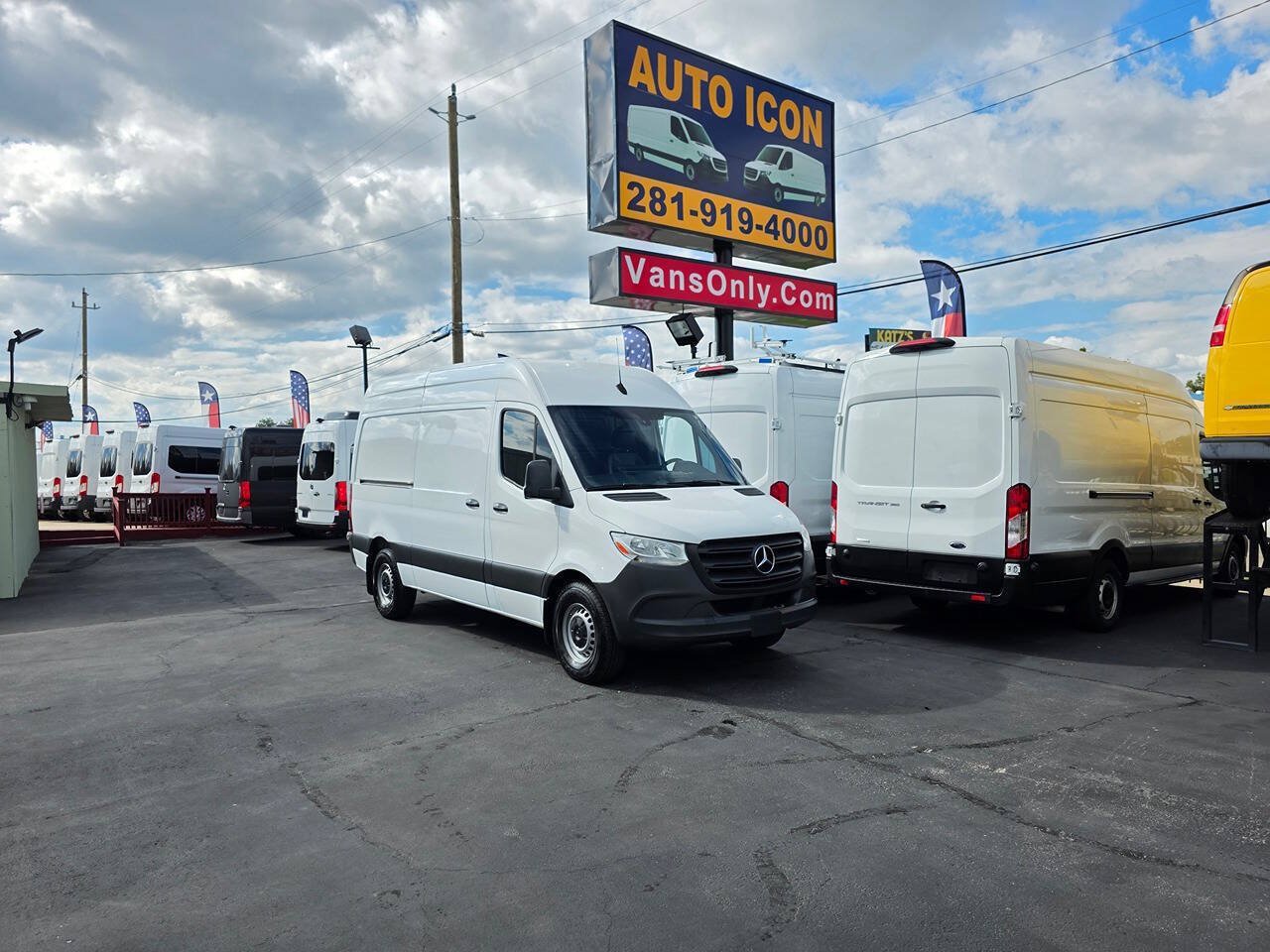 Used 2021 Mercedes-Benz Sprinter 2500 w/ Driver Convenience Package image 25