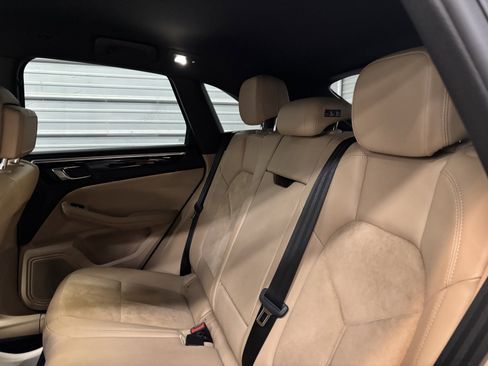 Used 2019 Porsche Macan image 23