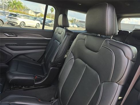 Used 2024 Jeep Grand Cherokee L Limited w/ Black Appearance Package image 13