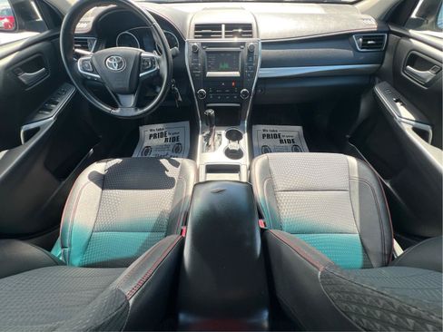 Used 2015 Toyota Camry SE FWD image 2