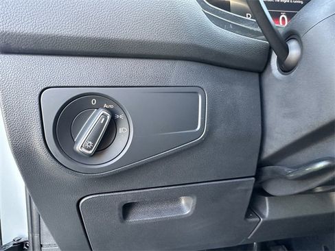 Used 2023 Volkswagen Tiguan SE R-Line image 29