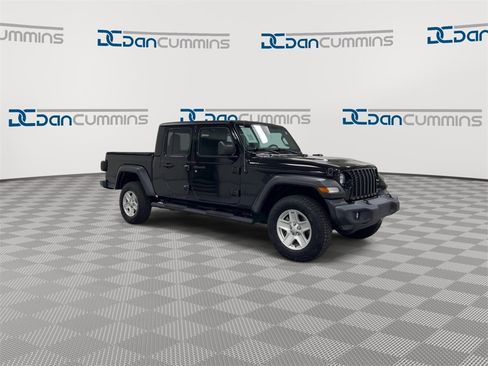 Used 2020 Jeep Gladiator Sport w/ Quick Order Package 24S image 2