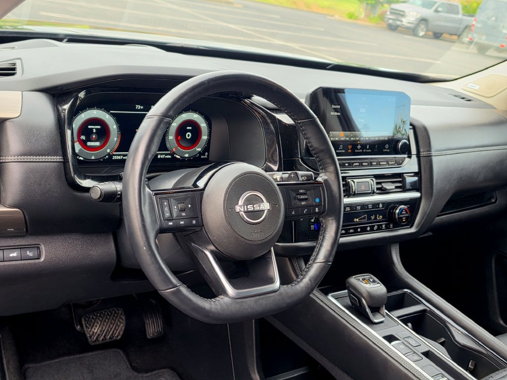 Used 2024 Nissan Pathfinder Platinum FWD image 11