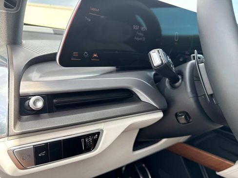 New 2026 Cadillac Vistiq Luxury image 29