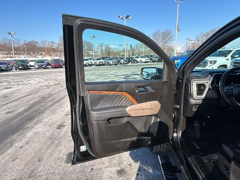 Used 2023 GMC Canyon Denali image 25