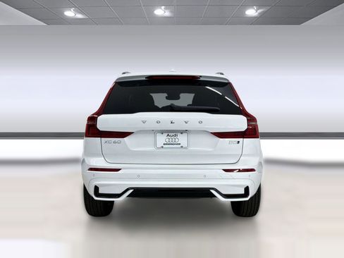 Used 2026 Volvo XC60 B5 Core image 10