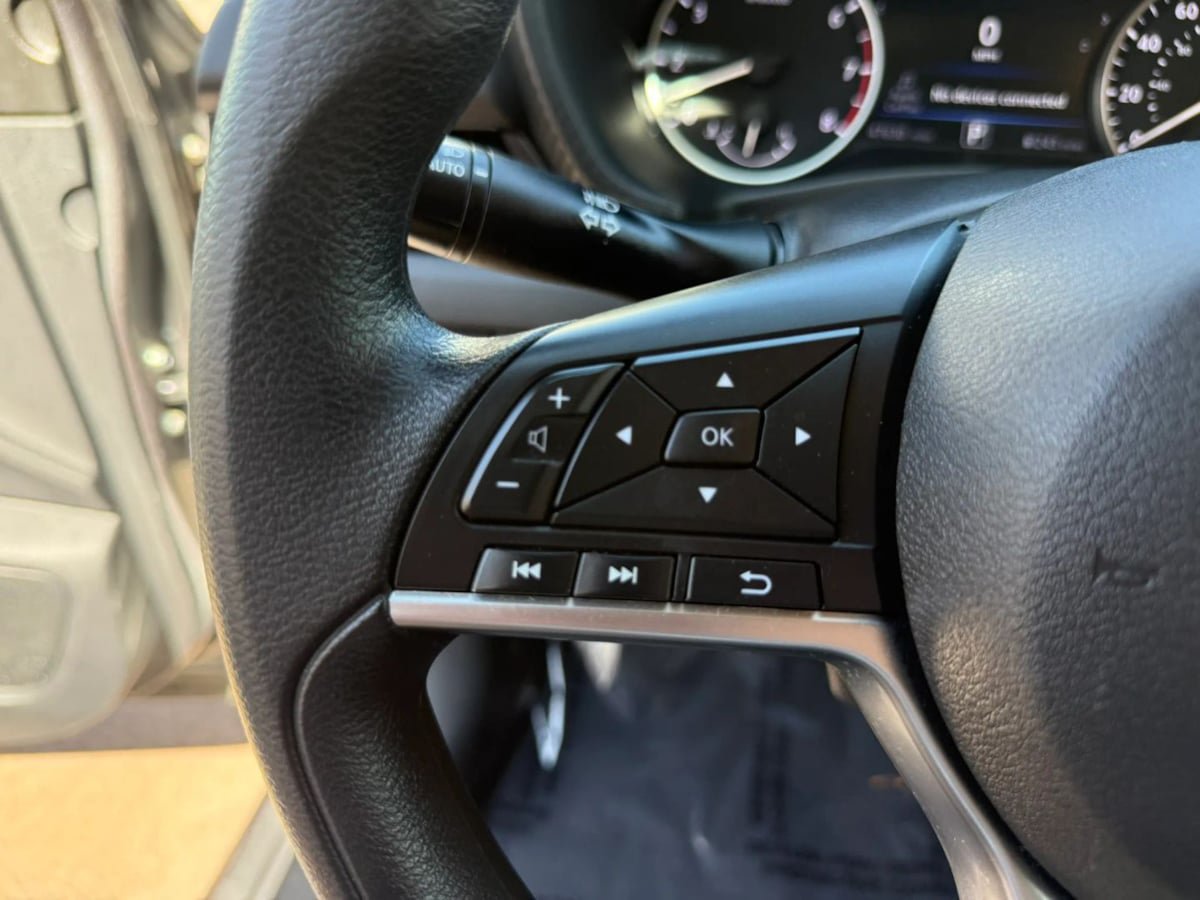 Used 2024 Nissan Sentra SV FWD image 25