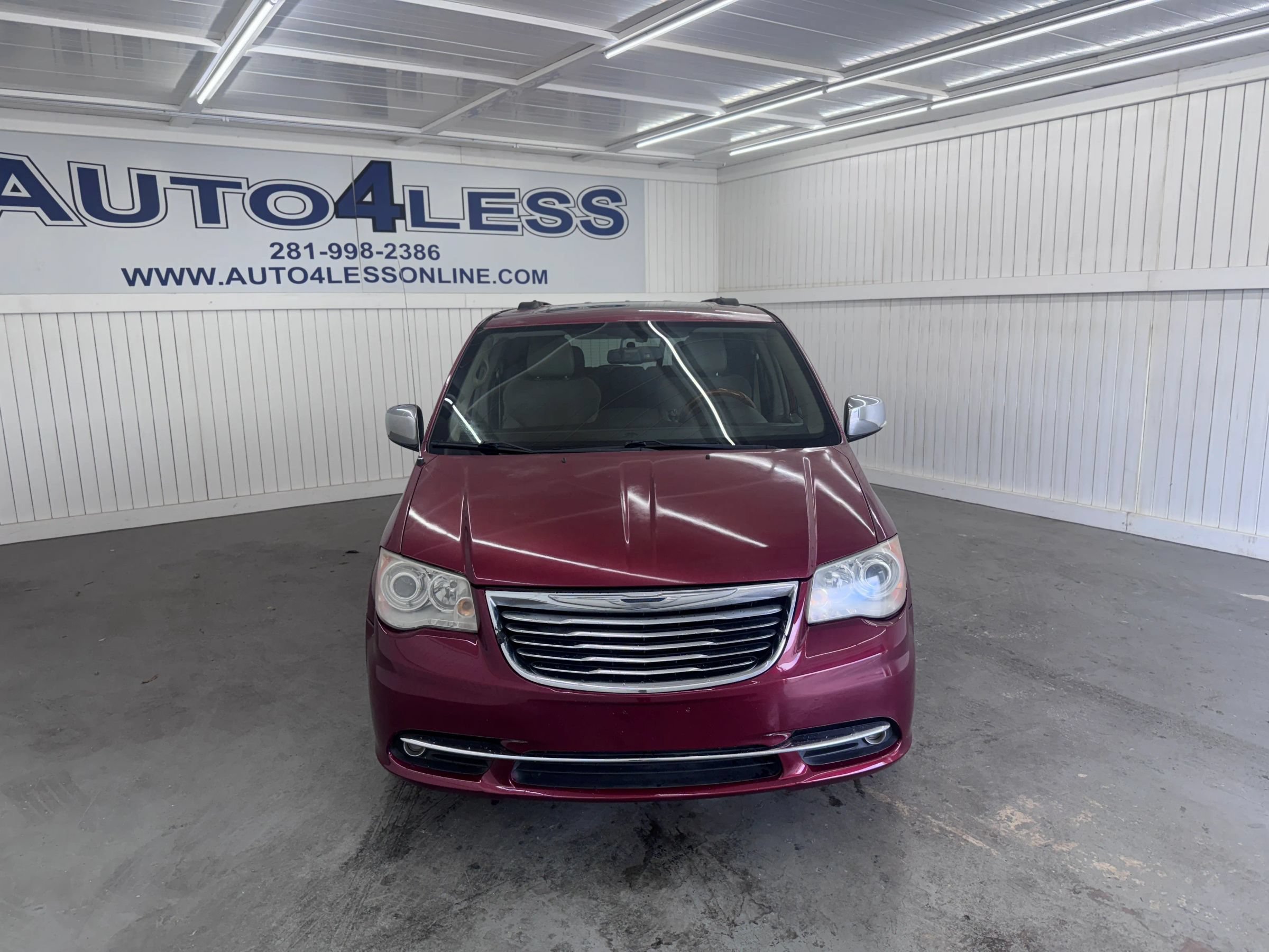Used 2012 Chrysler Town & Country Limited FWD image 2