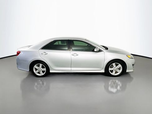 Used 2014 Toyota Camry SE FWD image 8