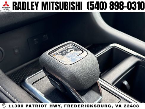Used 2023 Nissan Pathfinder SL AWD/4WD image 11