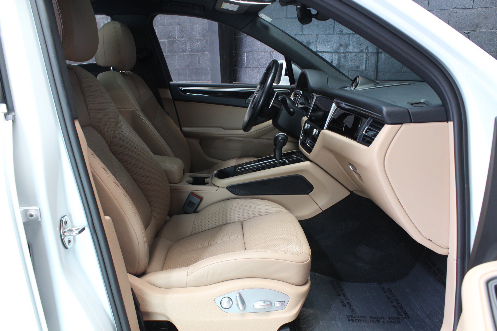 Used 2022 Porsche Macan S AWD/4WD image 54