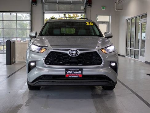 Used 2020 Toyota Highlander XLE AWD/4WD image 4