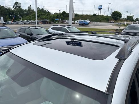 Used 2011 Toyota RAV4 Limited w/ Limited Extra Value Pkg AWD/4WD image 11