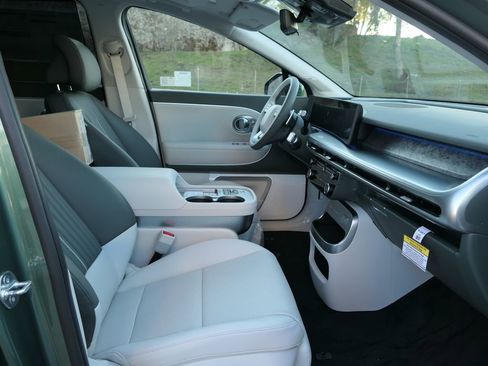 New 2026 Hyundai Ioniq 9 Calligraphy w/ Tow & Go Package image 18