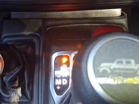 Used 2021 Jeep Gladiator Sport AWD/4WD image 17