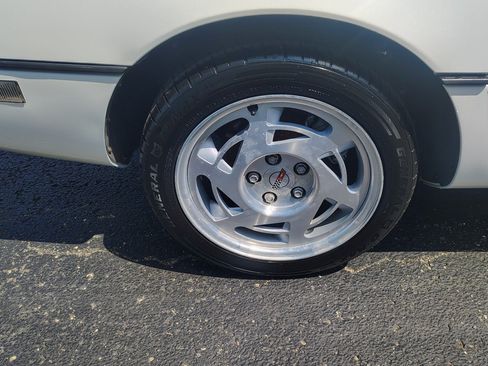 Used 1990 Chevrolet Corvette Coupe RWD image 11