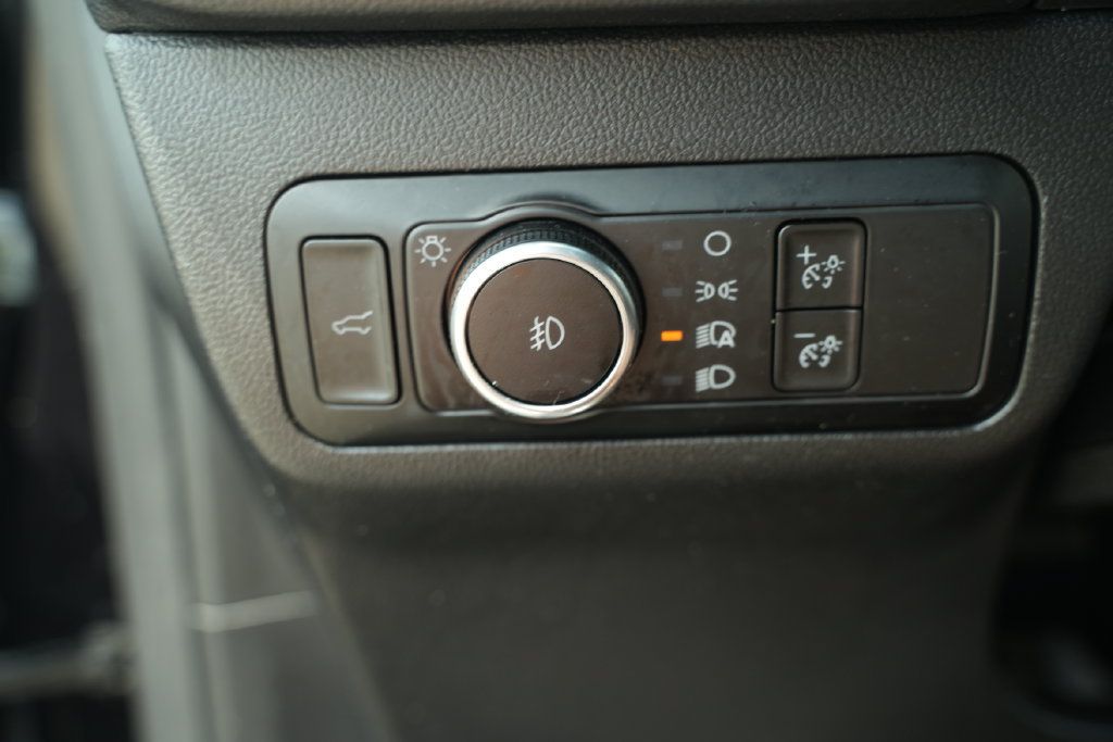 Used 2025 Ford Escape ST-Line Select AWD/4WD image 34