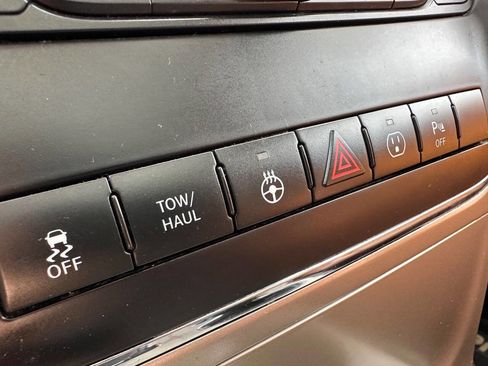 Used 2013 Jeep Grand Cherokee Overland image 25