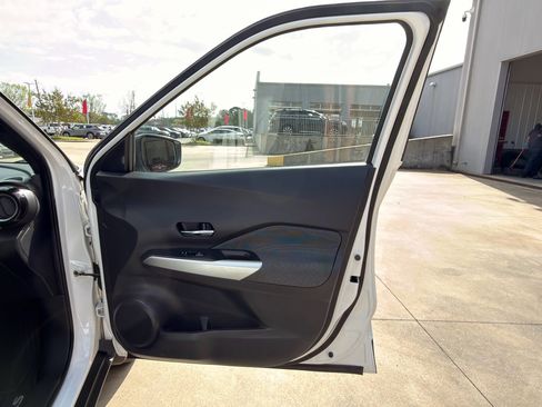 Used 2019 Nissan Kicks SV image 16