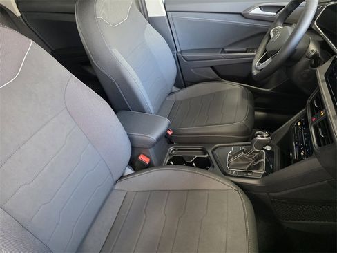 New 2025 Volkswagen Taos SE image 10