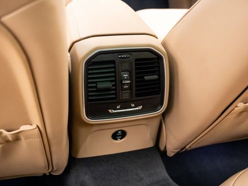 Certified 2026 Porsche Macan AWD/4WD image 19