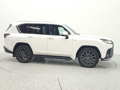 Used 2025 Lexus LX 700h F Sport AWD/4WD image 4