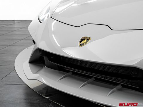 Used 2023 Lamborghini Huracan EVO RWD image 11