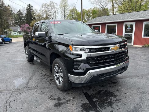 Used 2024 Chevrolet Silverado 1500 LT AWD/4WD image 2